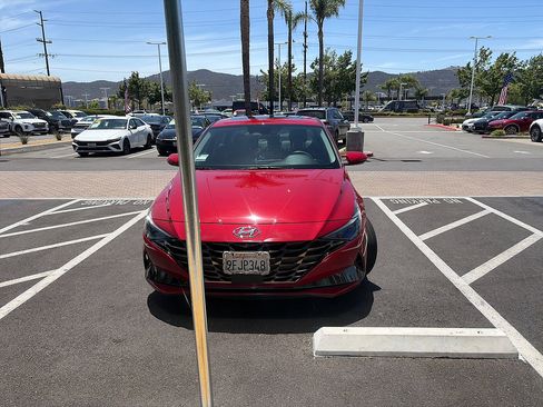 Certified 2023 Hyundai Elantra Limited w/ Preferred Accessory Package FWD image 6