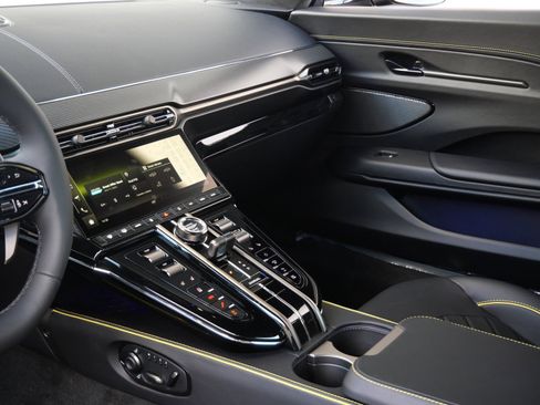 New 2026 Aston Martin V8 Vantage S image 18