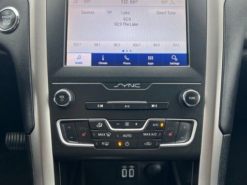 Used 2020 Ford Fusion SE image 11