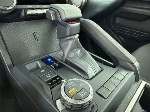 Used 2025 Toyota Tacoma TRD Off-Road image 30