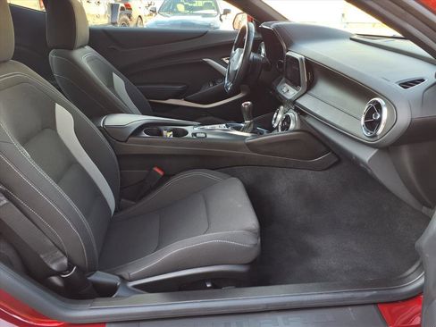 Used 2023 Chevrolet Camaro LT w/ Technology Package image 10