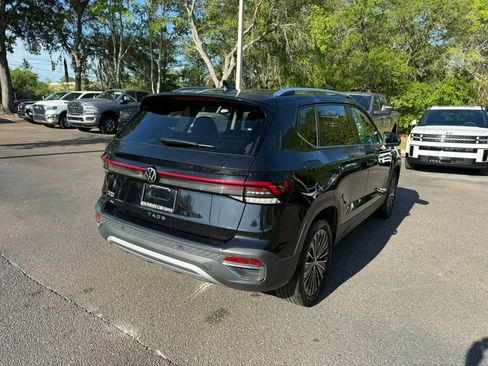 Used 2025 Volkswagen Taos SE image 10