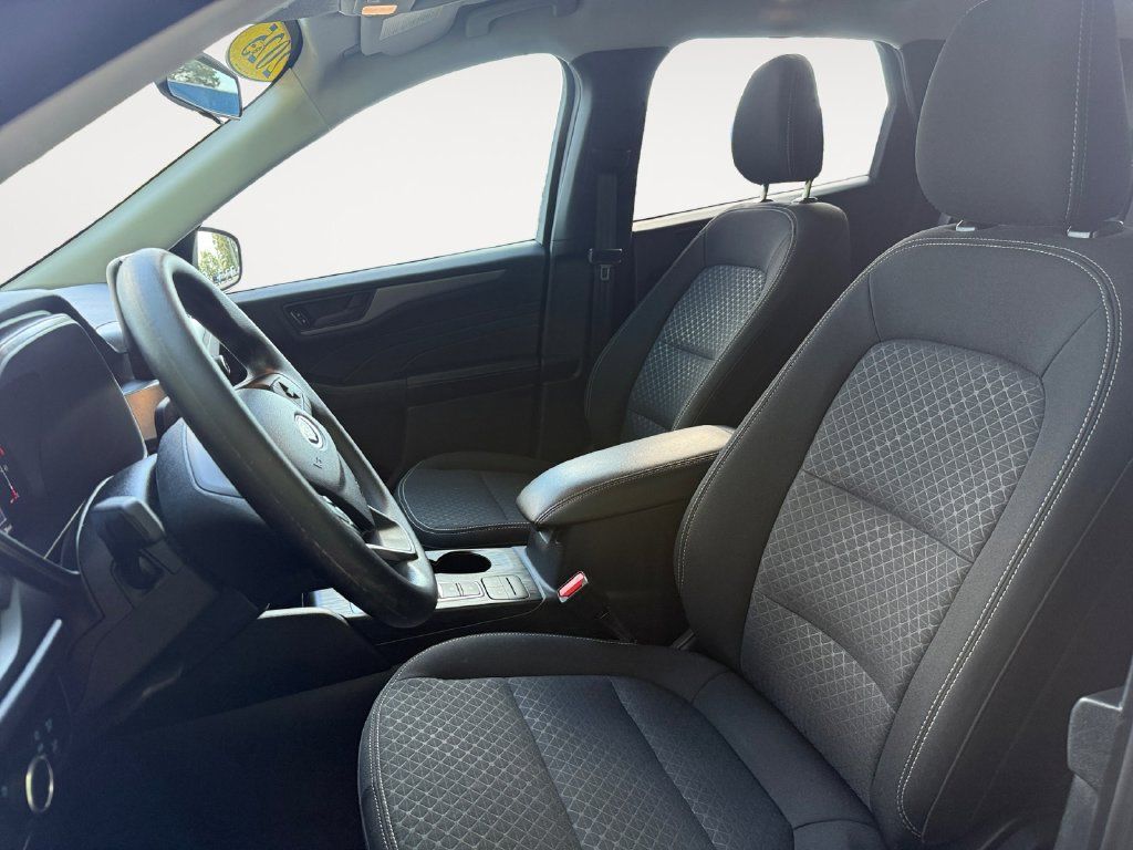 Used 2025 Ford Escape Active FWD image 9