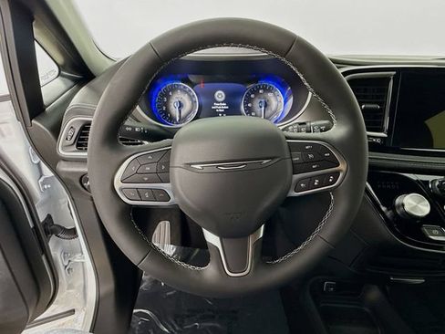 New 2027 Chrysler Pacifica Select FWD image 11