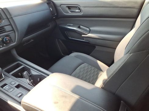 Used 2023 Nissan Pathfinder S FWD image 12