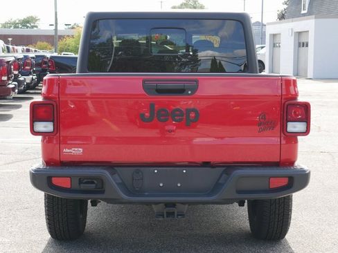 Used 2022 Jeep Gladiator Willys image 5