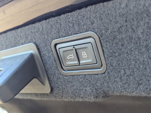 Used 2020 Audi S8 L w/ Full Leather Package image 38