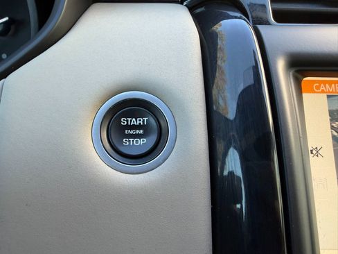 Used 2019 Land Rover Discovery SE image 34