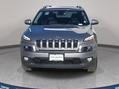 Used 2017 Jeep Cherokee Latitude image 3