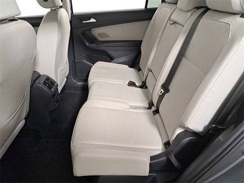 Used 2021 Volkswagen Tiguan SE w/ Panoramic Sunroof Package image 12