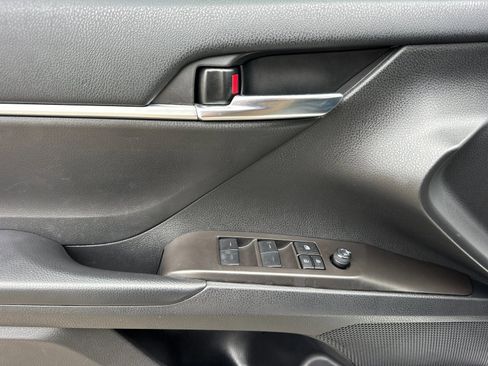 Used 2023 Toyota Camry SE image 10