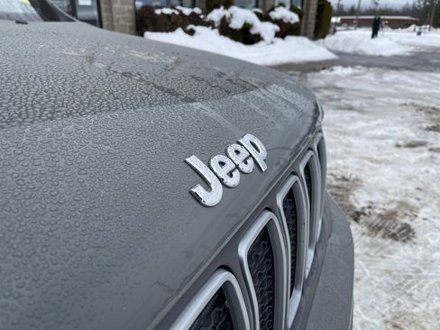 Used 2022 Jeep Renegade Limited image 23