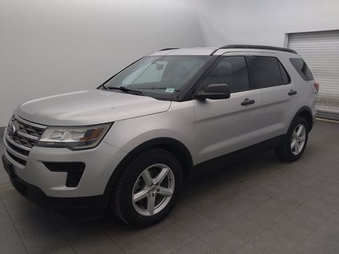 Used 2018 Ford Explorer FWD image 2