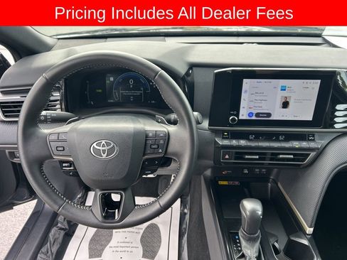 Used 2025 Toyota Camry SE FWD image 5