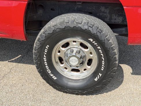 Used 2005 Chevrolet Silverado 2500 LT w/ Heavy-Duty Power Package AWD/4WD image 32