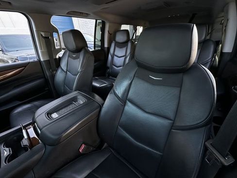 Used 2017 Cadillac Escalade ESV Premium Luxury image 11