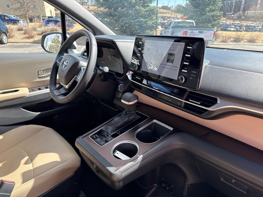 Used 2021 Toyota Sienna XLE AWD/4WD image 24