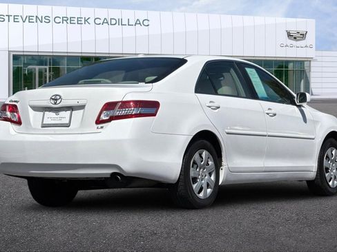 Used 2011 Toyota Camry LE image 3