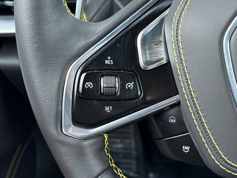 Used 2021 Chevrolet Corvette Stingray Premium Conv w/ Z51 Performance Package image 27