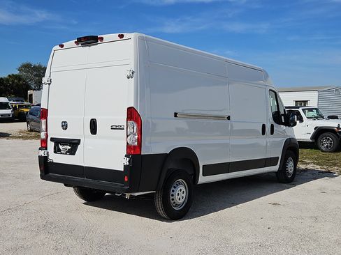 Used 2025 RAM ProMaster 2500 w/ Convenience Group image 4