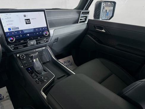 Used 2026 Lexus GX 550 w/ Accessory Package (2T) AWD/4WD image 22