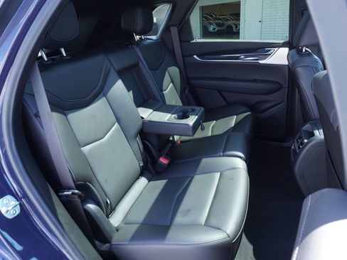 Used 2025 Cadillac XT5 Premium Luxury image 9