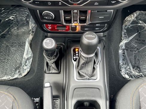 New 2025 Jeep Gladiator Mojave w/ Convenience Group image 20