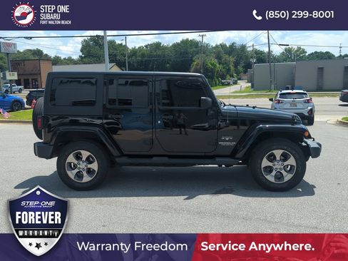 Used 2017 Jeep Wrangler Unlimited Sahara w/ Connectivity Group AWD/4WD image 8