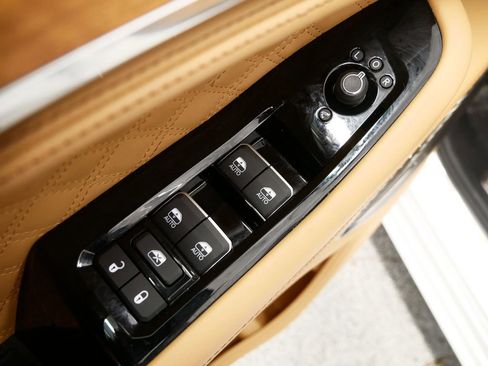 Used 2023 Jeep Grand Cherokee Summit image 36