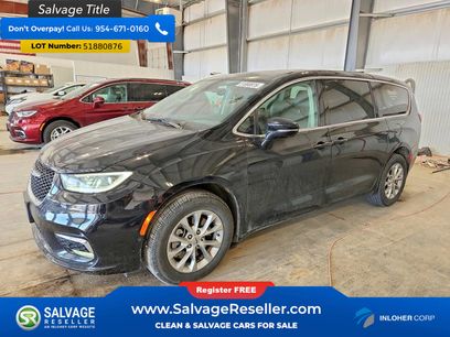 Used 2024 Chrysler Pacifica Touring-L