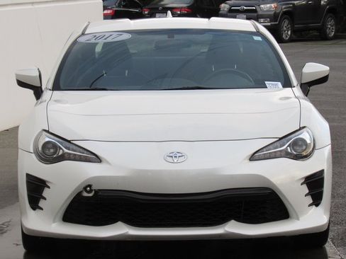 Certified 2017 Toyota 86 image 3