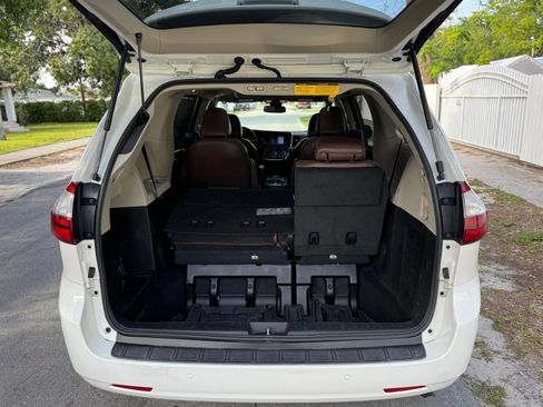Used 2018 Toyota Sienna Limited FWD image 6