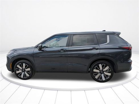 New 2026 Mitsubishi Outlander SE image 7