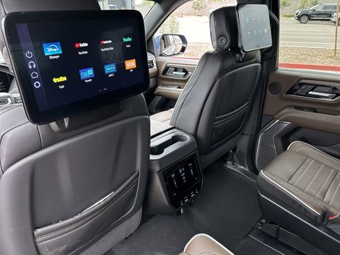 Used 2025 GMC Yukon Denali Ultimate image 36