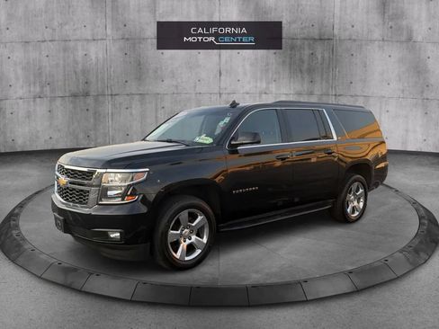 Used 2019 Chevrolet Suburban LT RWD image 3