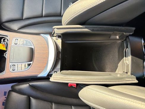 Used 2022 Mercedes-Benz GLC 300 4MATIC image 32