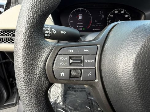 Used 2025 Honda HR-V LX image 21