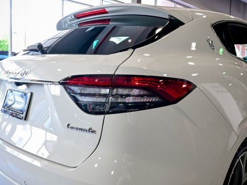 Used 2023 Maserati Levante GT AWD/4WD image 12