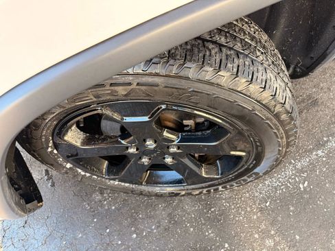 Used 2018 Jeep Grand Cherokee Laredo image 36