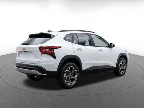 Used 2025 Chevrolet Trax LT FWD image 11