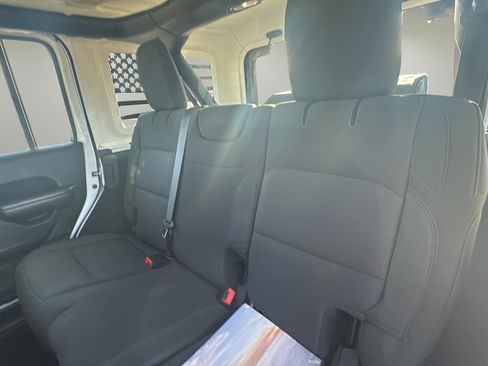 Used 2019 Jeep Wrangler Unlimited Sport image 13