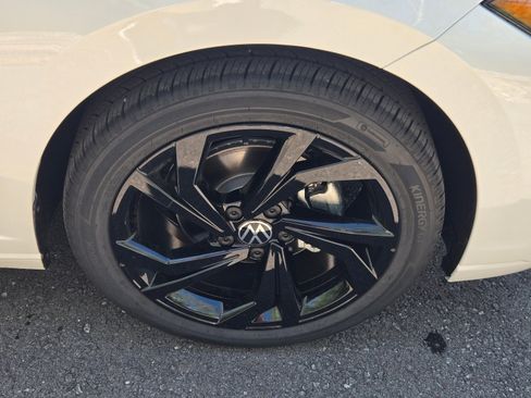 New 2026 Volkswagen Jetta SE FWD image 8