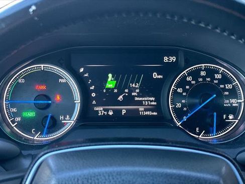 Certified 2022 Toyota Venza XLE image 27