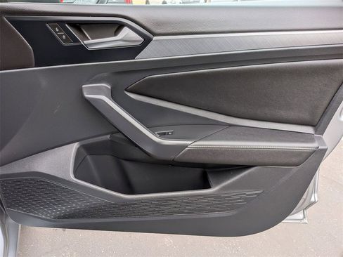 Used 2024 Volkswagen Jetta SE image 34