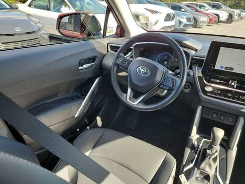 Used 2023 Toyota Corolla Cross XLE image 7