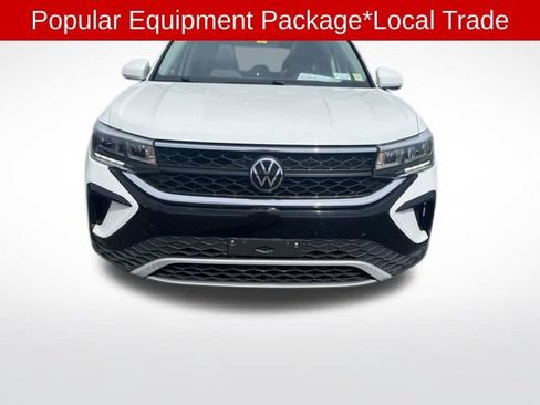 Used 2023 Volkswagen Taos SE FWD image 2