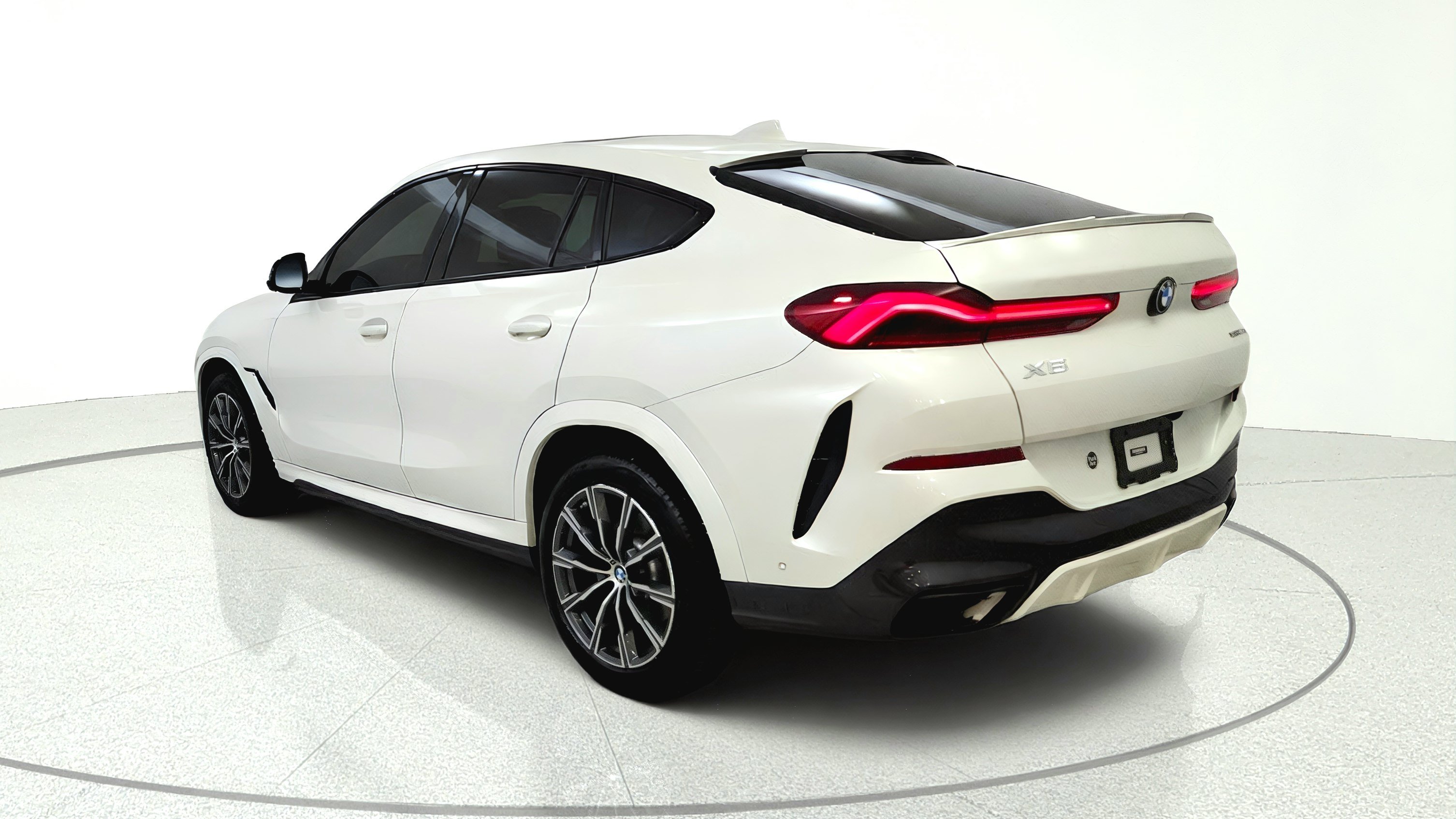 Used 2022 BMW X6 xDrive40i w/ M Sport Package AWD/4WD image 5