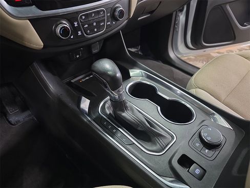 Used 2022 Chevrolet Traverse LT image 25