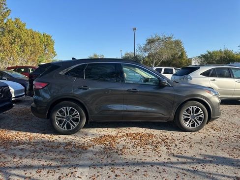Used 2020 Ford Escape SEL image 2