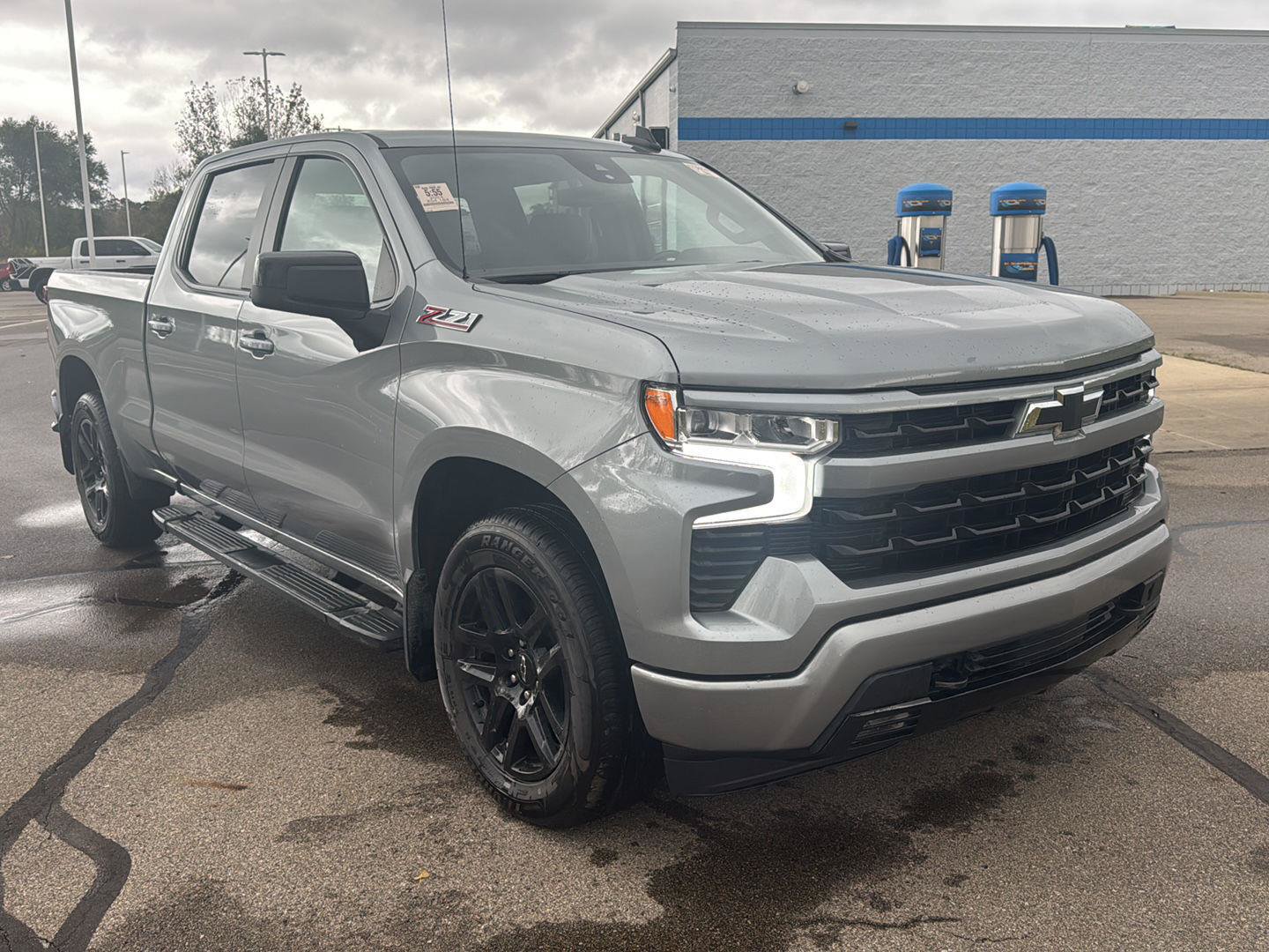 Used 2024 Chevrolet Silverado 1500 RST AWD/4WD image 7